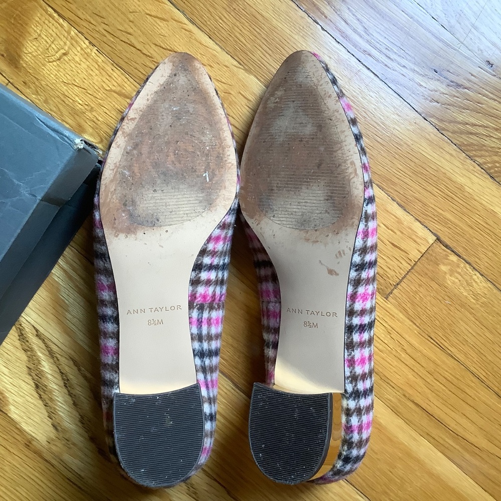 Ann Taylor Textile Upper Pumps 1.5 in Heel Size 8.5 - Picture 5 of 6
